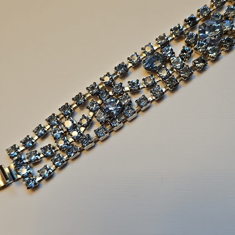 Vintage KRAMER Rhinestone Bracelet with Hidden Box Clasp Round & Oval Stones - Picture 4 of 11